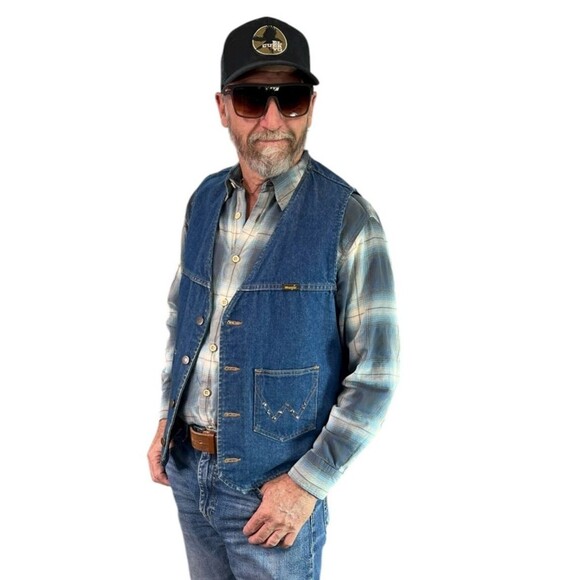 Vintage Wrangler Blue Denim Button Up Vest Made in the USA Size Large - Picture 1 of 10